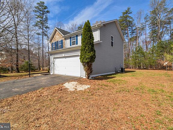 3rd image of 40 Robins Ct