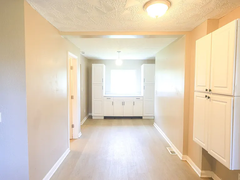 755 W 13th St — Photo 15