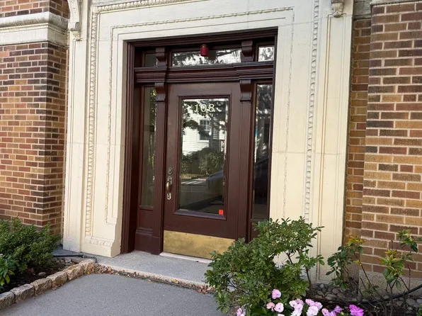 108 Saint Paul St APT A, Brookline, MA 02446