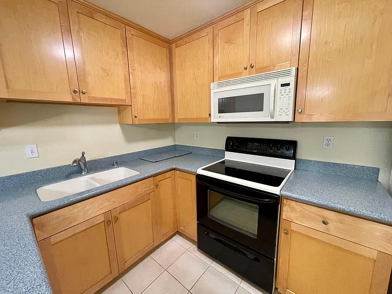 5470 Baltimore Dr #11 — Photo 7