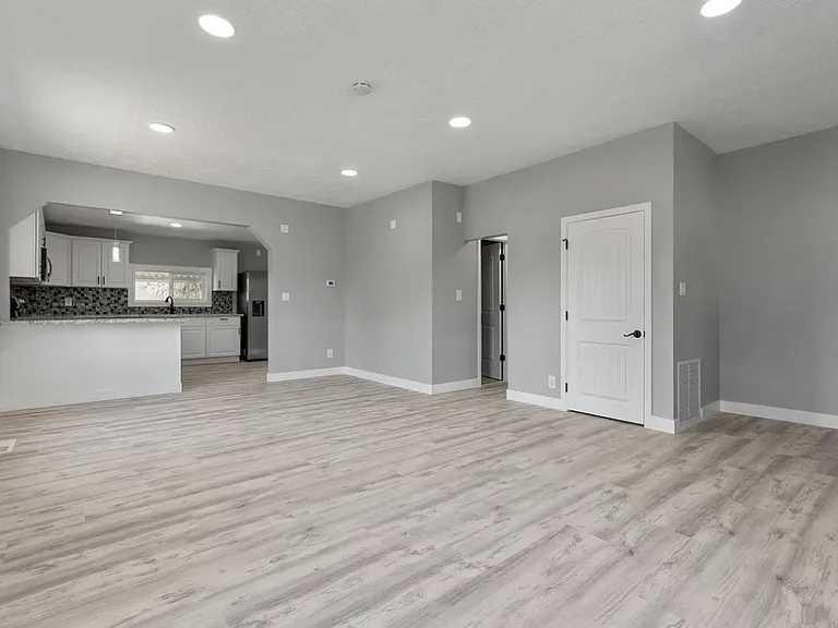 1031 Birch Ave — Photo 13