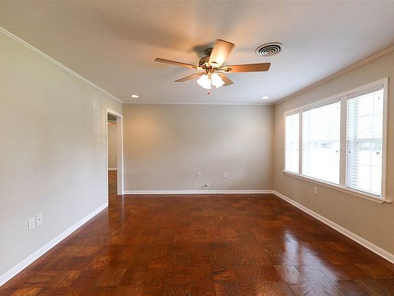 4th image of 2224 Angelle Dr