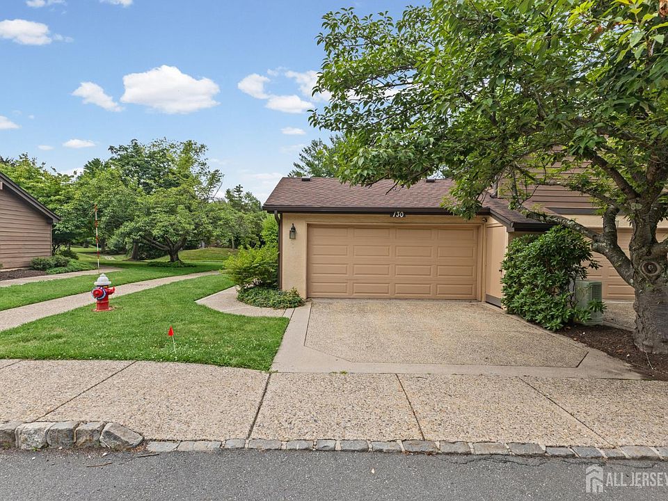 1st image of 130 Sayre Dr #130