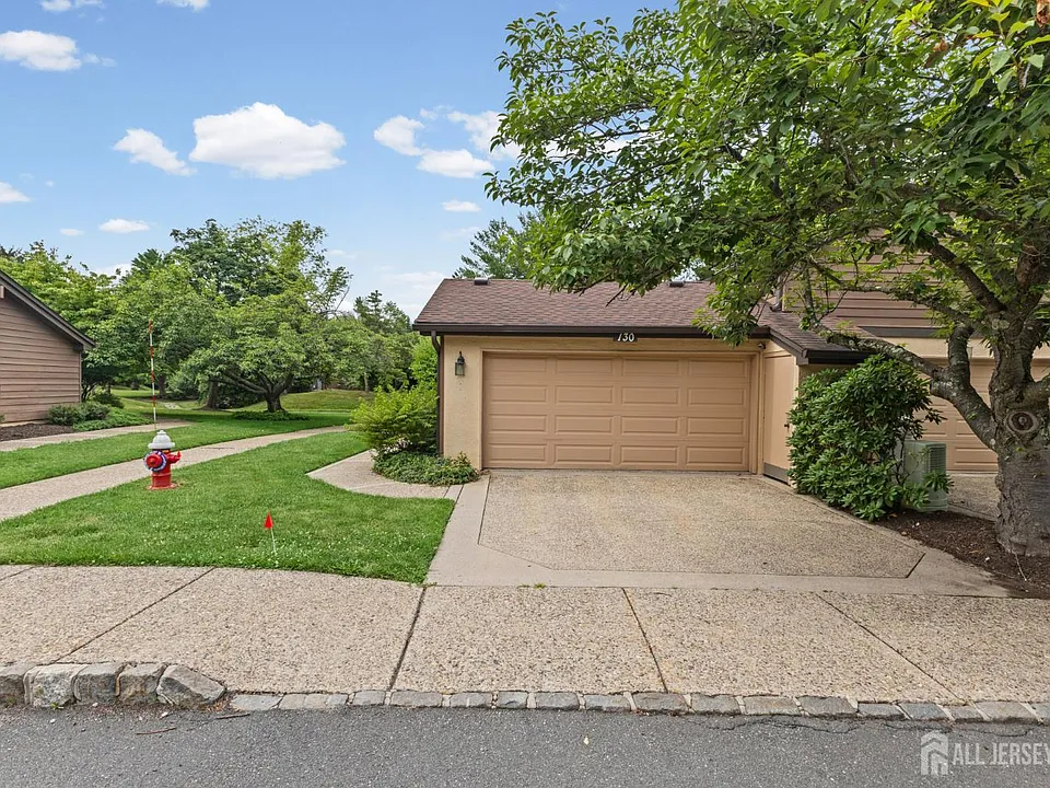 130 Sayre Dr #130