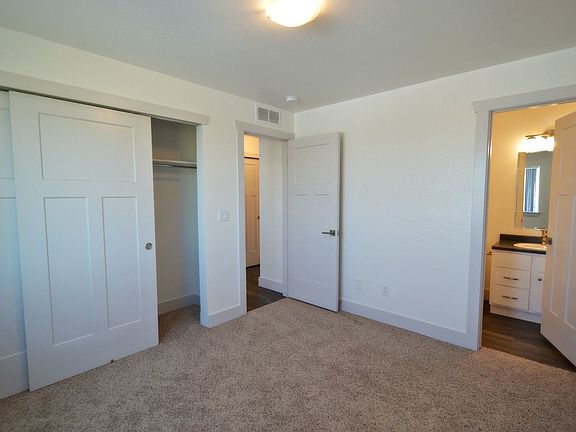 5th image of 108 Parkview Ct #C