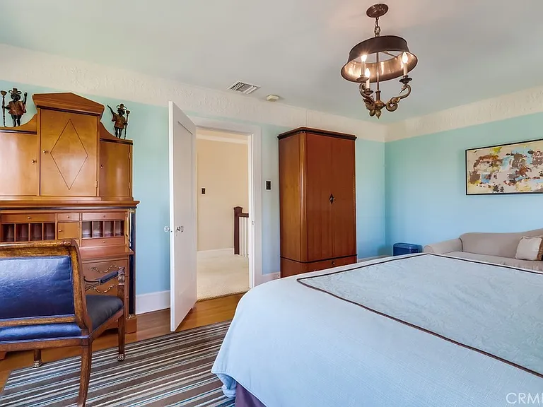 1239 S Patton Ave — Photo 36