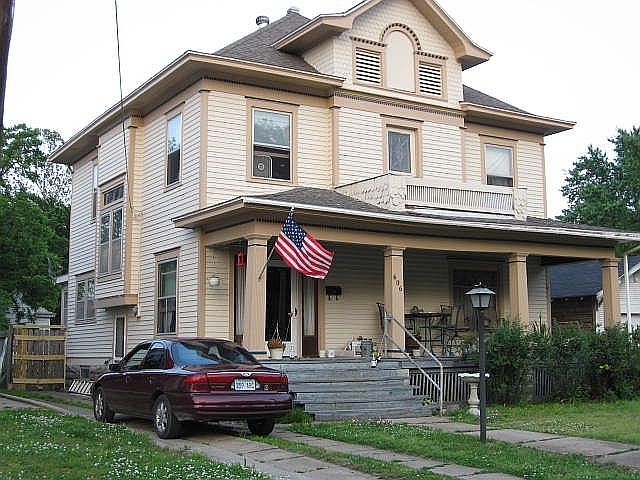 1st image of 606 N Olive St