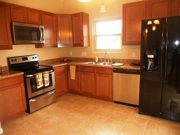 4th image of 2456 Mississippi Dr