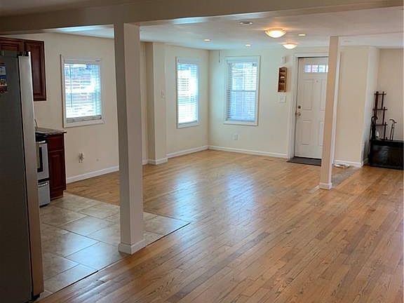 5th image of 3208 Hering Ave