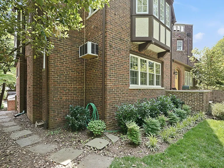 4432 Q St NW — Photo 30