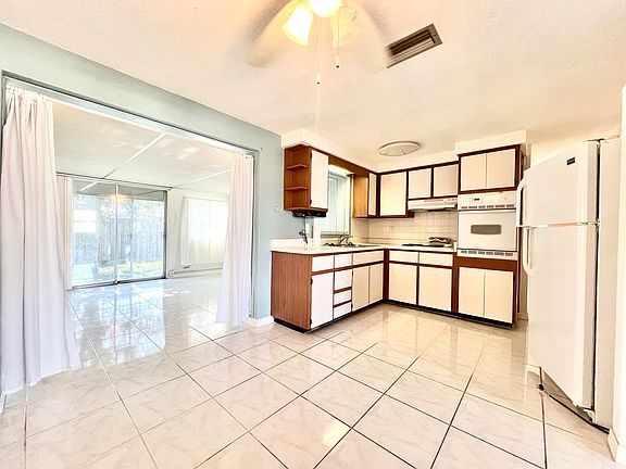 3rd image of 2540 Sweetwood Dr