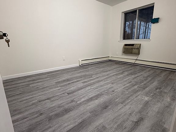 4th image of 2132 Aqueduct Ave E Floor 1