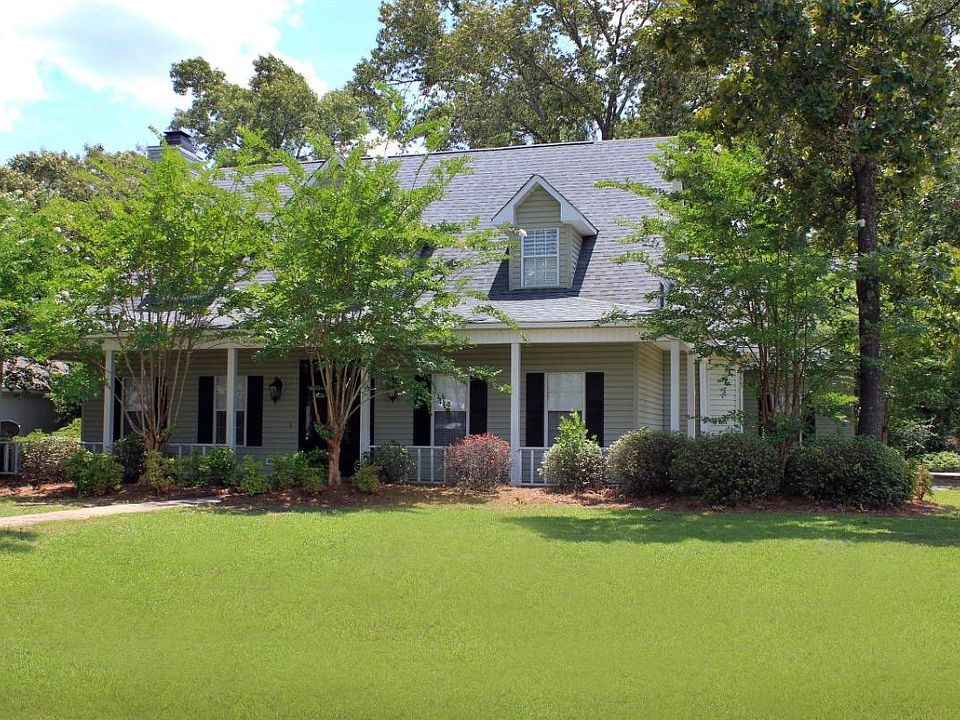Front yard of house