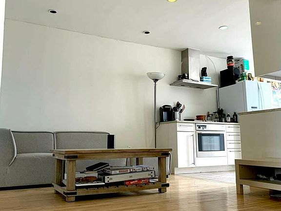 4th image of 190 E 7th St APT C