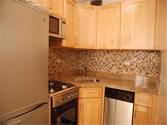 3rd image of 155 E 34th St APT 8C