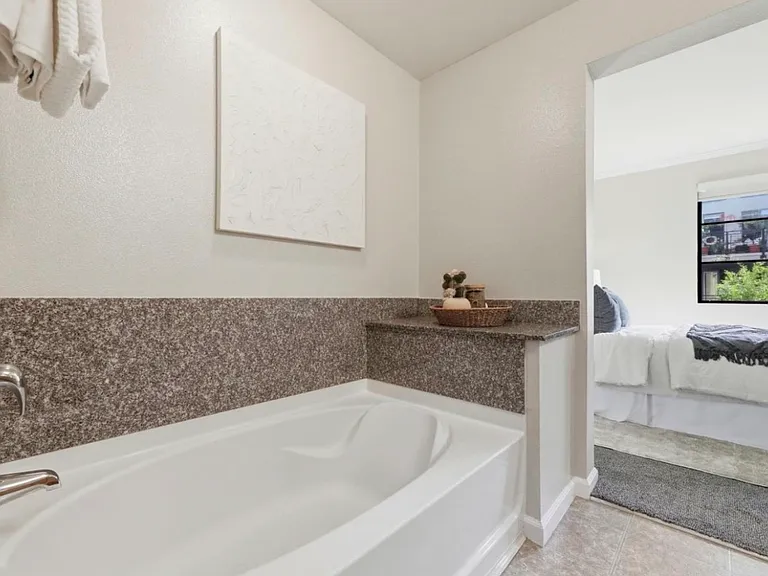 800 N 8th St #220 — Photo 20