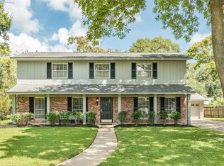 111 Cardinal St, Lake Jackson, TX 77566