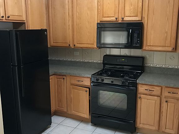3rd image of 1123 N Claremont Dr #0