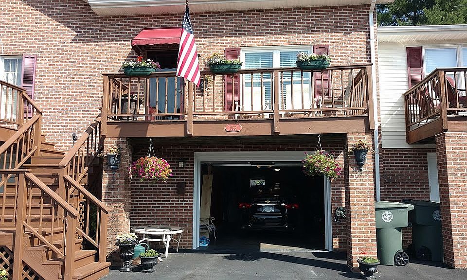 1st image of 963 Beverly Dr