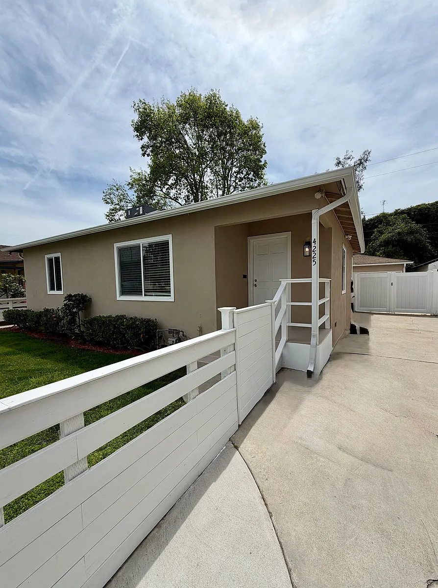 Building Photo - 4225 Tuller Ave