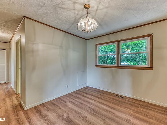 5th image of 148 Russell St