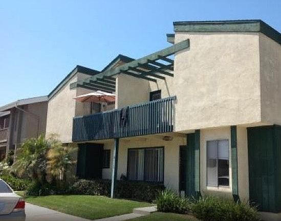 Front of 6 Unit Apartment Building