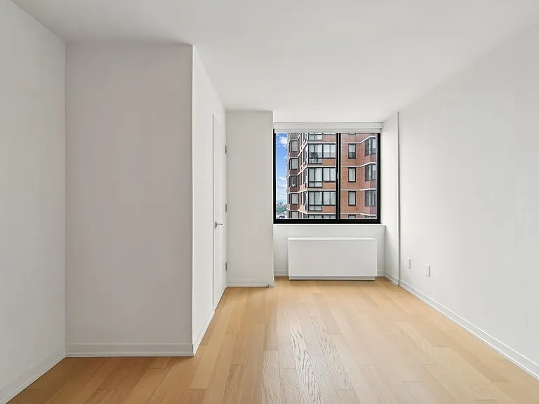 Columbus Pl #S10E — Photo 1