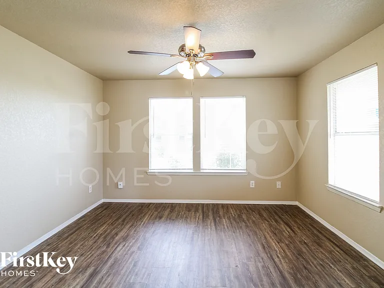 1661 Nichole Woods Dr — Photo 4