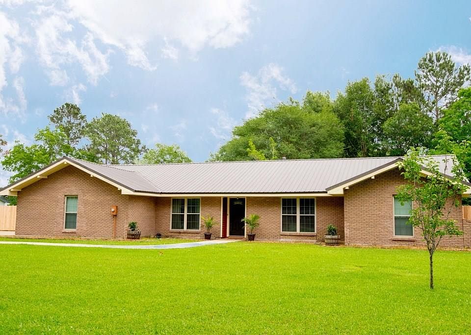 1st image of 310 White Oak Dr
