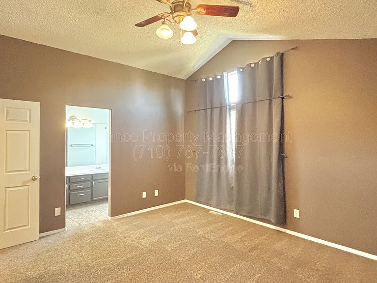 212 Oxbow Dr — Photo 11