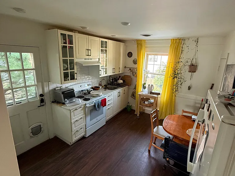 122 Hawthorn St #2 — Photo 7