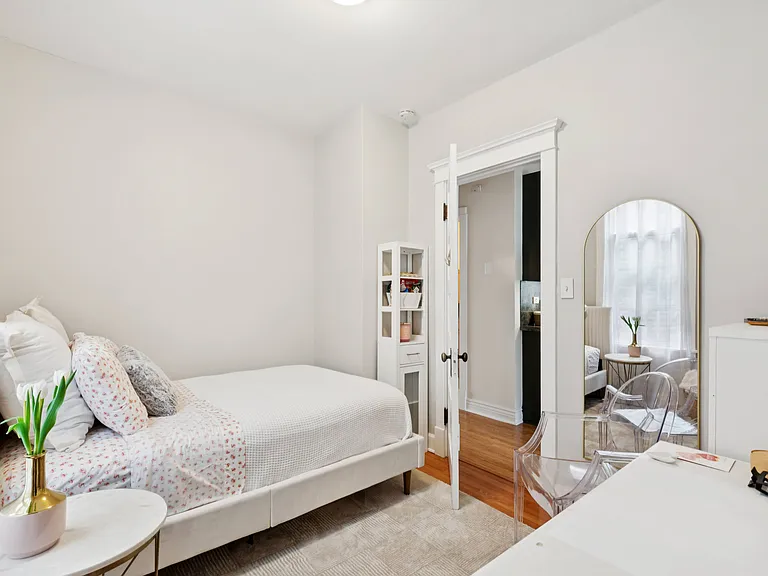 3541 N Oakley Ave #2 — Photo 8