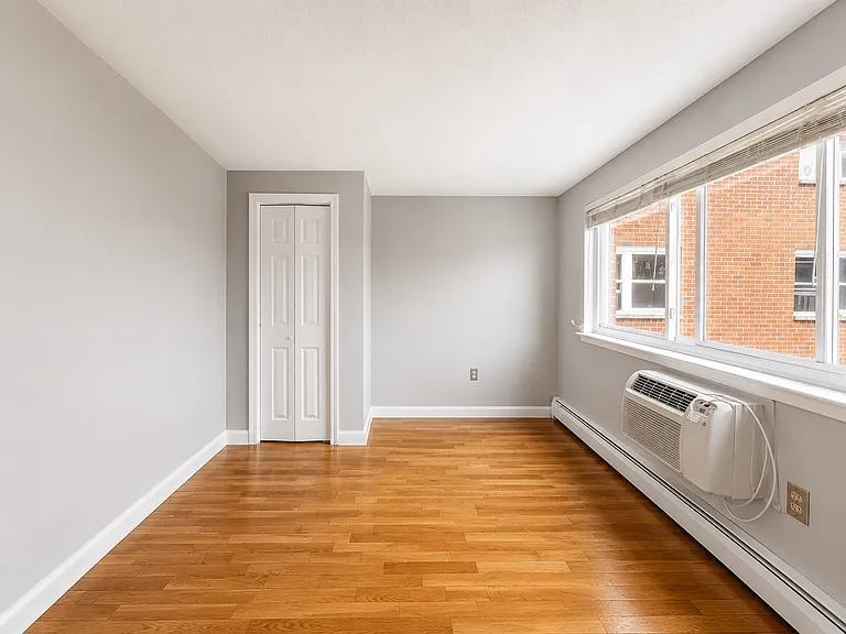 138 Store Ave #4P — Photo 4