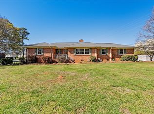 1002 Anderson Dr, Williamston, SC 29697