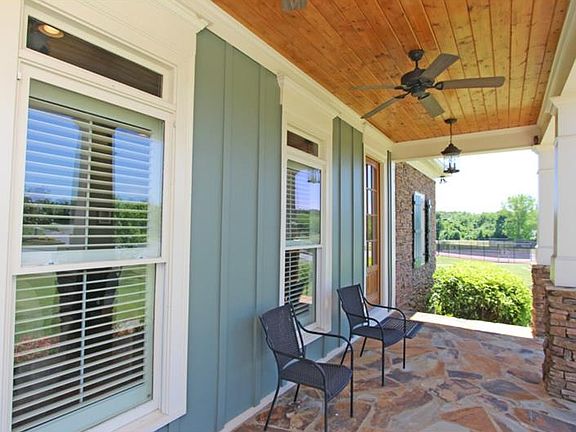 3rd image of 31 Stately Oaks Dr