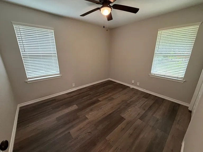 1311 Manor Dr — Photo 15