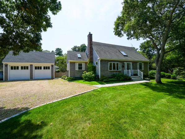 21 Brushy Ln, Edgartown, MA 02539