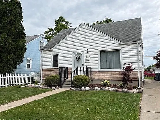 2922 Bailey Ave — Photo 2