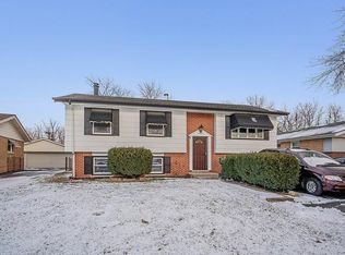 12839 E Playfield Dr, Midlothian, IL 60445