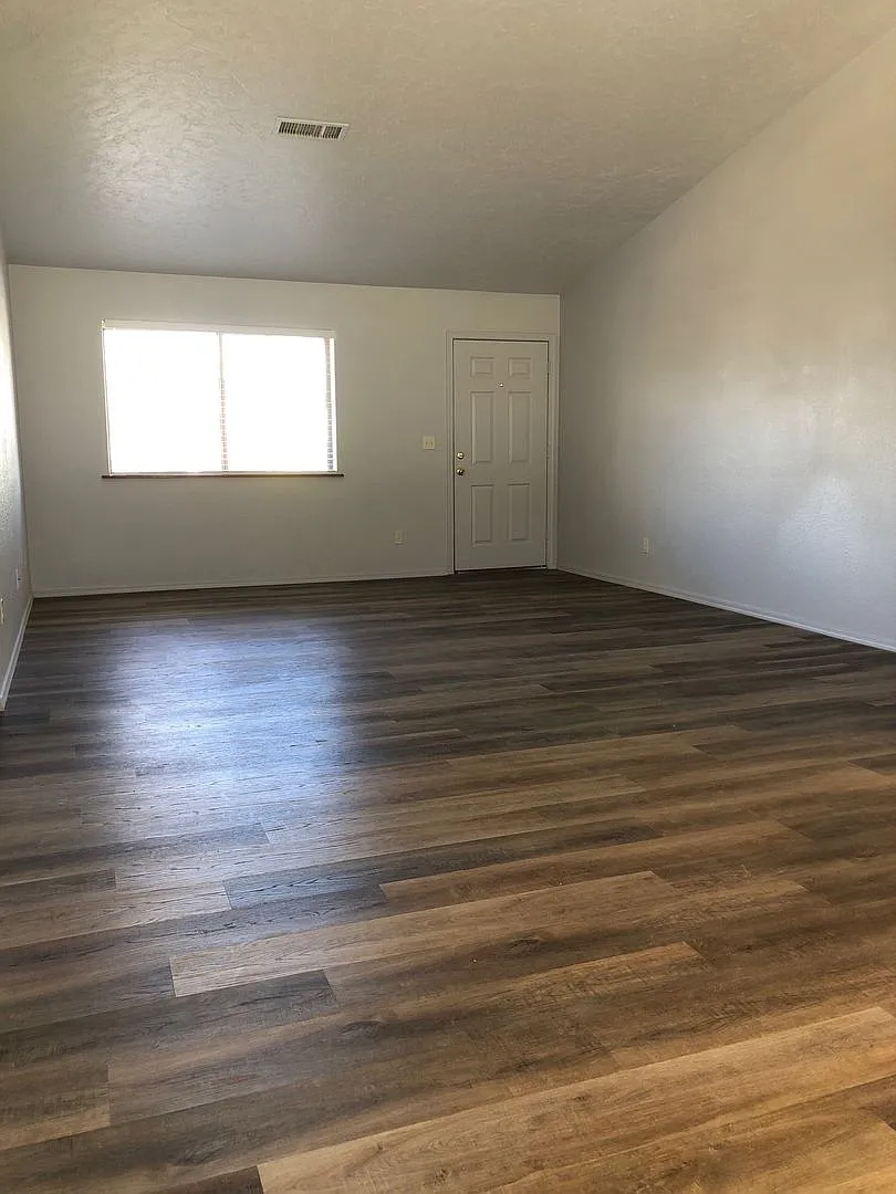 Cute 3 Bedroom with RV/Boat Parking in Prescott Valley — Photo 2