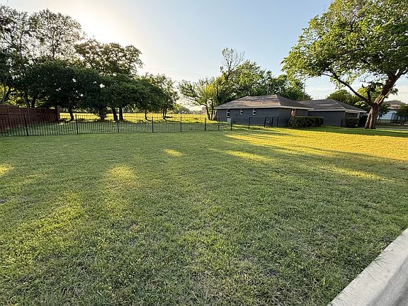 2nd image of 1210 Scenic Dr