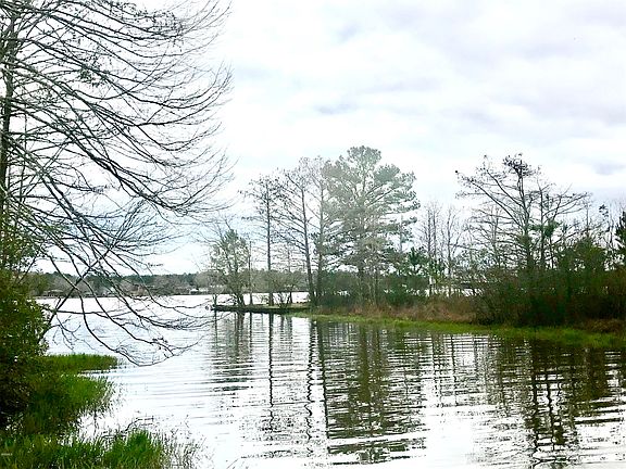 4th image of 266 Lakeside Dr