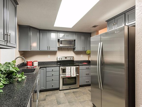 5th image of 710 Murray Way