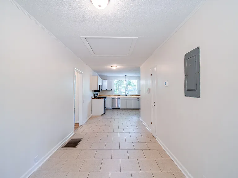 706 E Pinetree Blvd — Photo 38