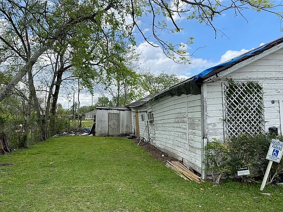 3rd image of 8536 Scott St
