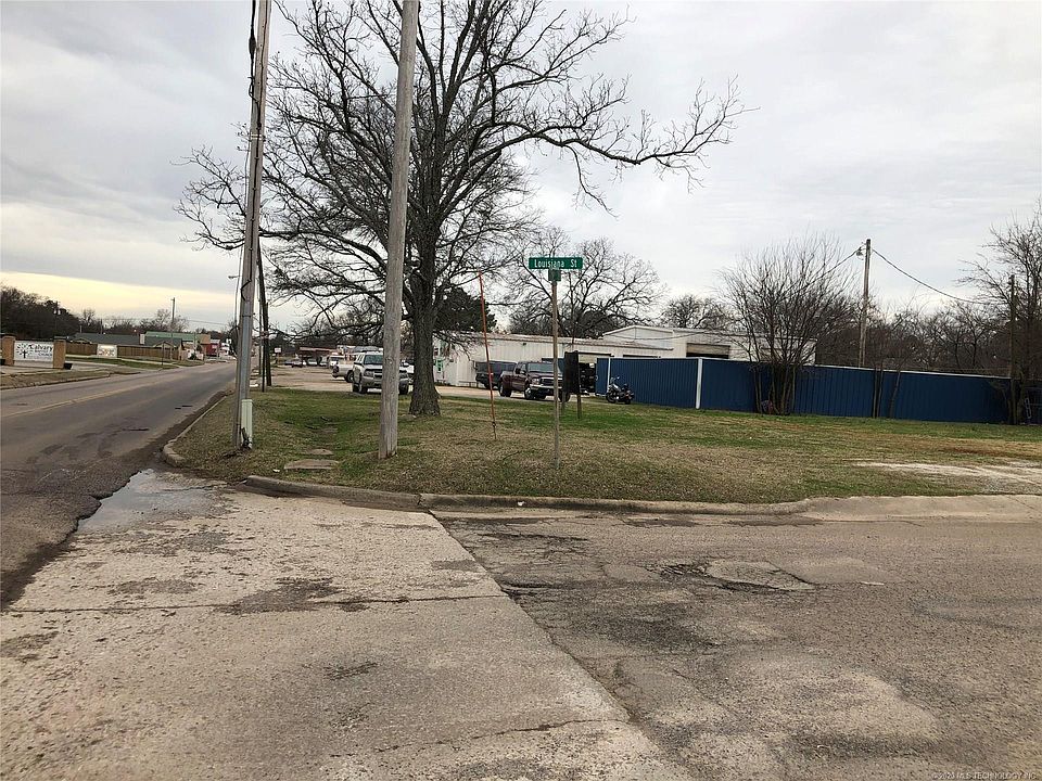 1st image of 401 S 9th Ave