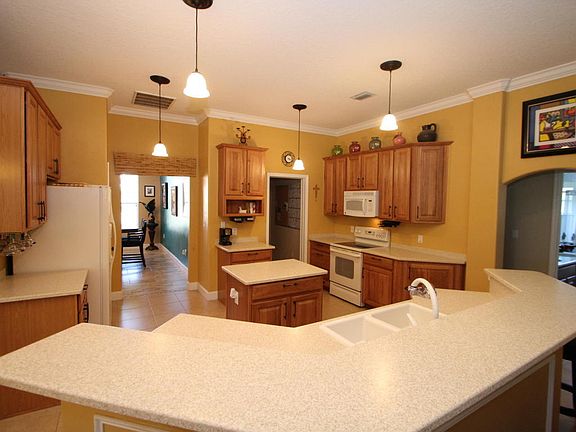 4th image of 2020 Admiralty Blvd