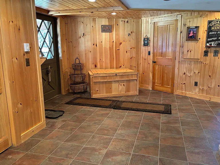 590 Center Rd — Photo 15