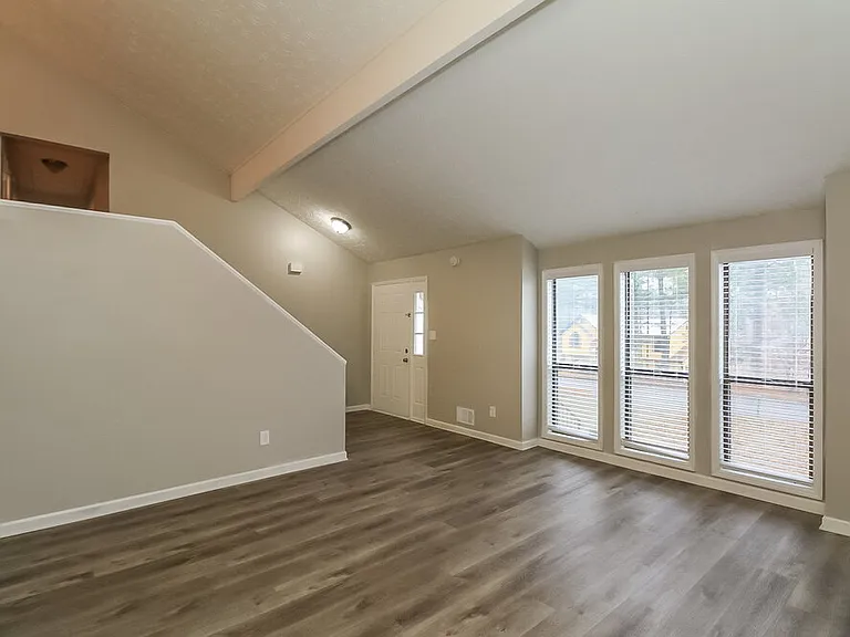 4140 Hawkins Xing — Photo 4