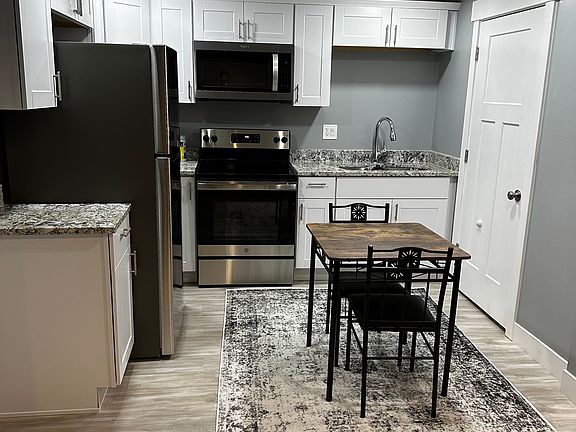 2nd image of 1088 E Sleepy Hollow Ln
